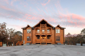 Valhalla Manor Pigeon Forge